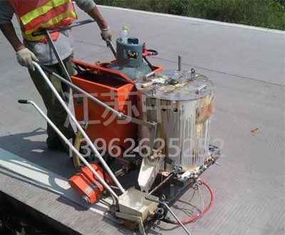熱熔標(biāo)線施工機(jī)械 車位劃線用什么設(shè)備？