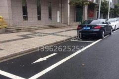 車停在車位也被貼處罰單子？交通警察：這三種停車方式也算違規(guī)！