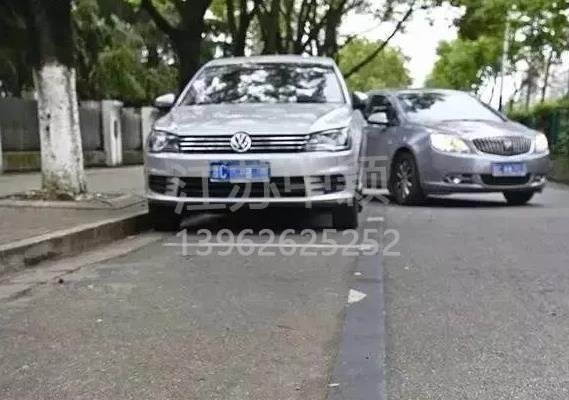 車停在車位也被貼處罰單子？交通警察：這三種停車方式也算違規(guī)！