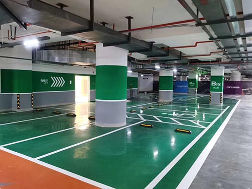 蘇州環(huán)氧地坪廠家解讀鋪設金剛砂耐磨地坪時破裂及平整度把控？