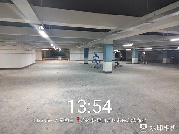 中穎工程昆山停車(chē)場(chǎng)劃線(xiàn)施工。