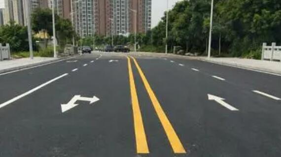 道路交通標線寬度的具體尺寸是多少厘米？