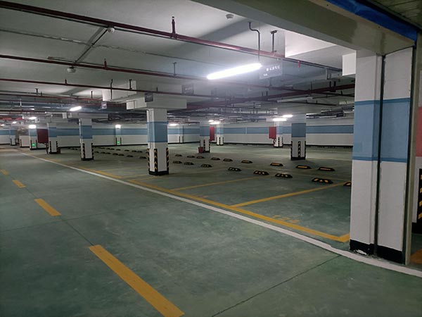 江蘇中穎停車位劃線項(xiàng)目施工案例圖。