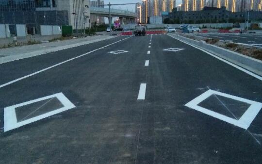 蘇州道路標(biāo)線刮涂過程中應(yīng)注意的幾個問題？