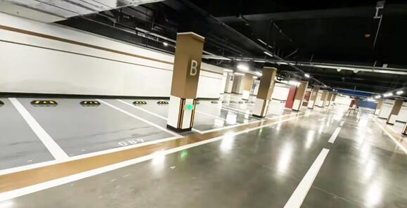 停車位劃線不完整，安全停車需注意的問題