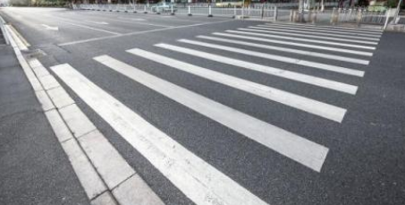 畫(huà)道路斑馬線需要什么資質(zhì)證書(shū)？確保交通安全的重要一步