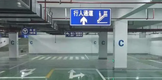 江蘇中穎專業(yè)施工團(tuán)隊(duì)，您的停車場劃線專家